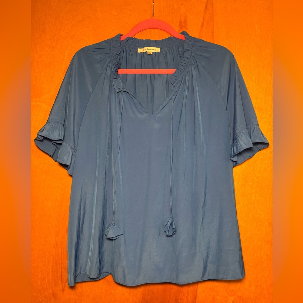 Rose and Olive Women's Royal Blue Top size Large